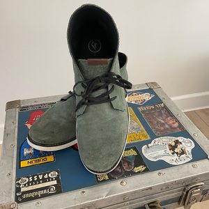 Men’s Volcom size 11 chukka boot in a unique teal color.